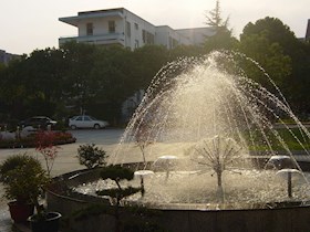 校园喷泉