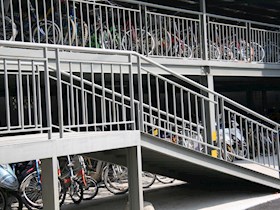 学生自行车棚