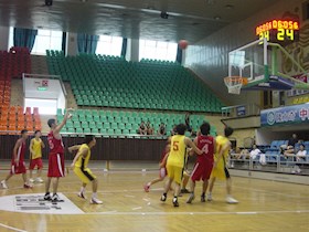 我校学生参加苏州市中学生篮球赛