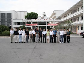 区教育局领导,镇领导与学校行政班子合影