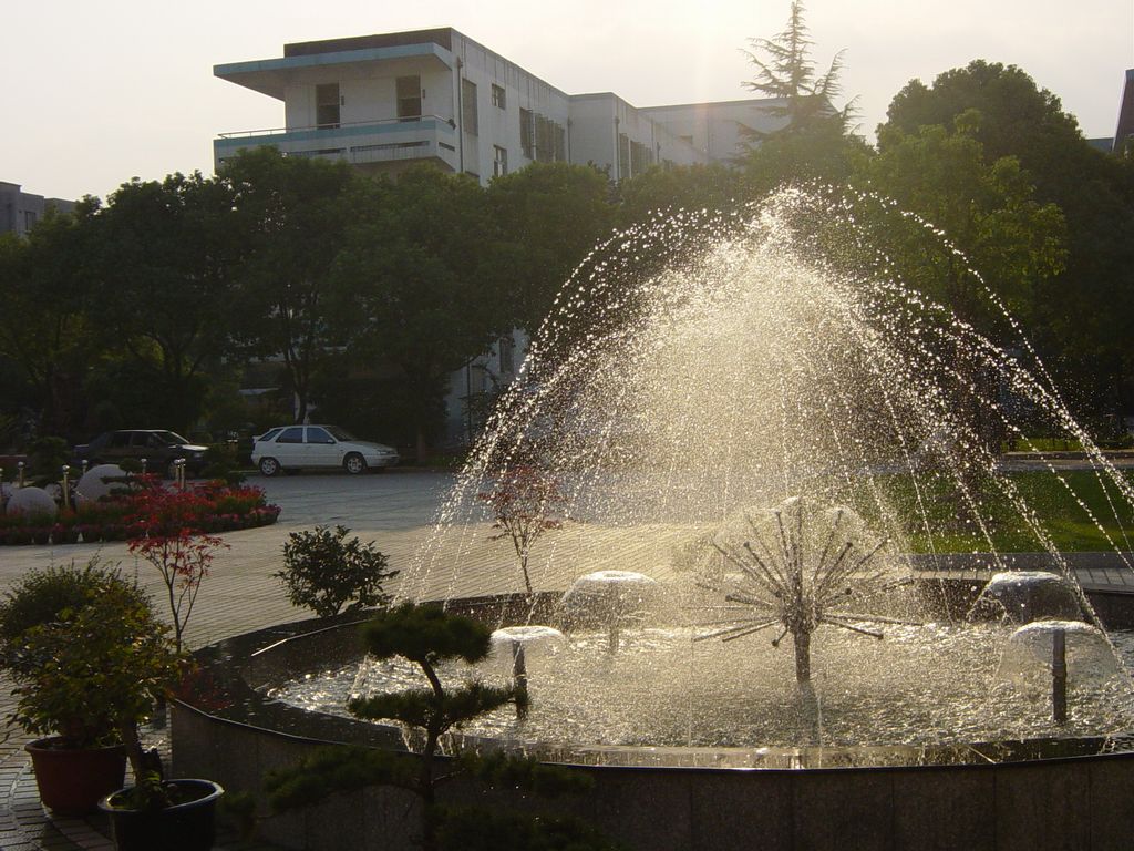 校园喷泉