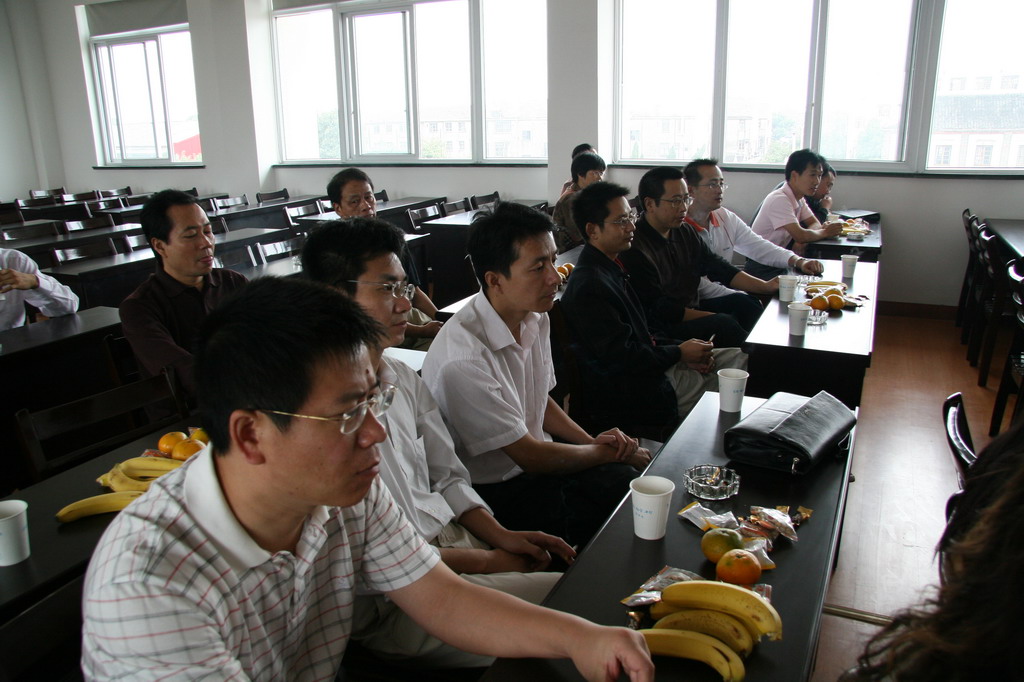 全体党员赴吴江同里中学学习