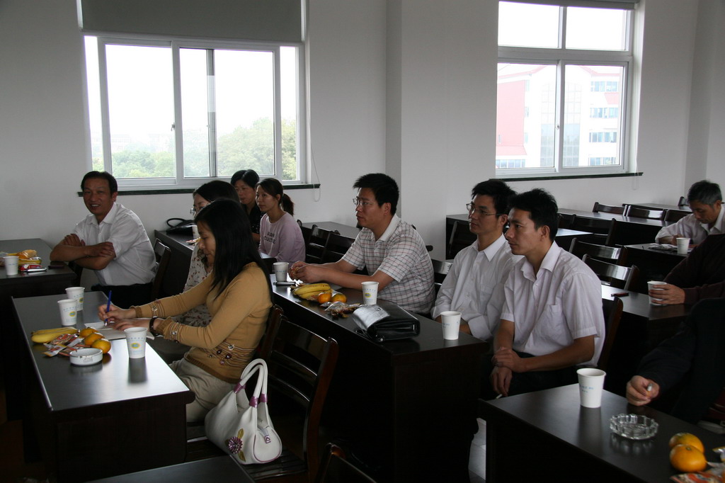 全体党员赴吴江同里中学学习